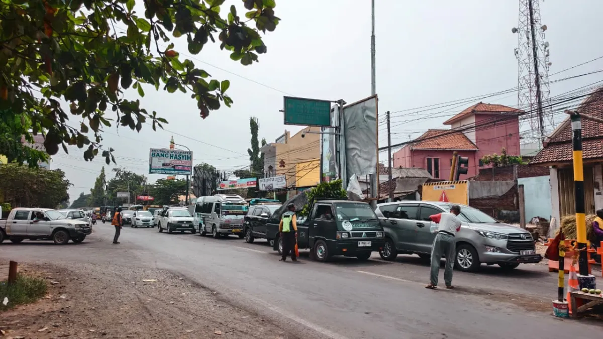 Sopir Travel dan Penjaga Palang Terlibat Perkelahian di Jembatan Pajarakan, Dugaan Permintaan Uang Disorot