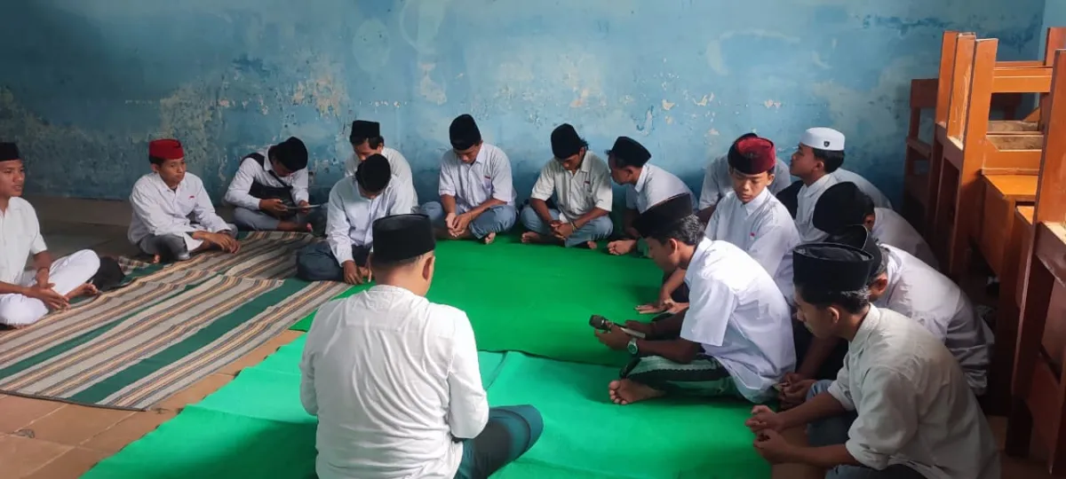 Perdalam Tradisi Amaliyah, Siswa MA Sunan Kalijaga Khidmat Ikuti Kajian Tahlil di Pondok Ramadhan