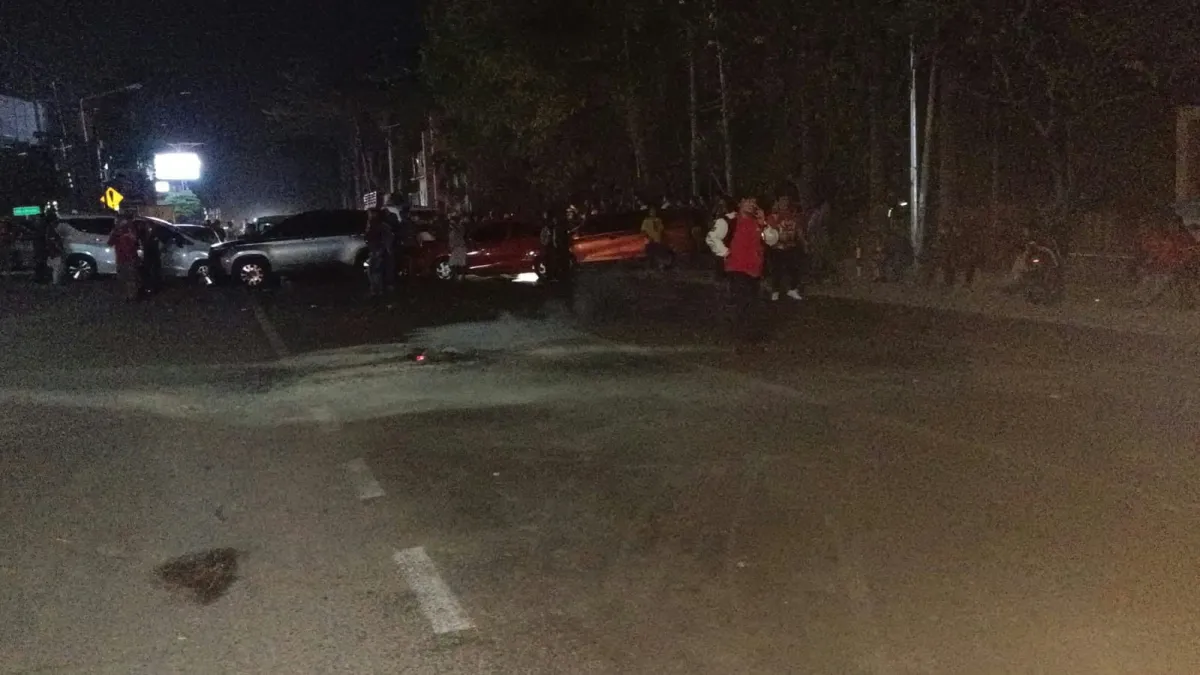 Blokade Jalan dan Pembakaran Ban di Probolinggo, Kepentingan Pengguna Jalan Terganggu